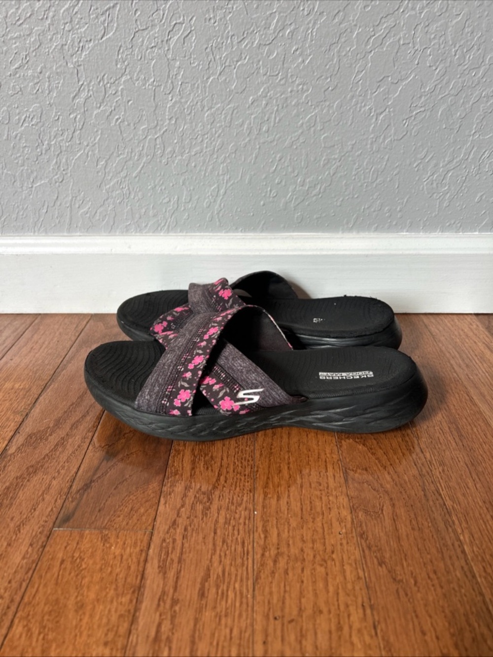 Skechers On The Go 600 Monarch Sandals Shoes Women’s Size 6 Black Floral